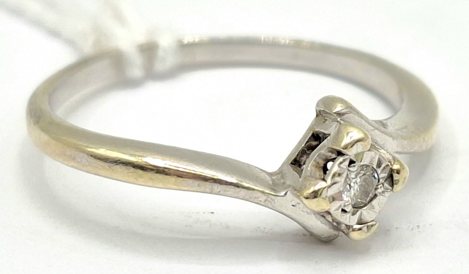 1127 · 9CT GOLD DIAMOND RING