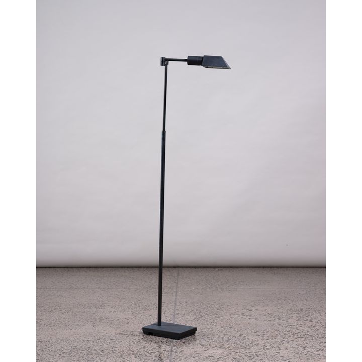 Decorative pedestal lamp