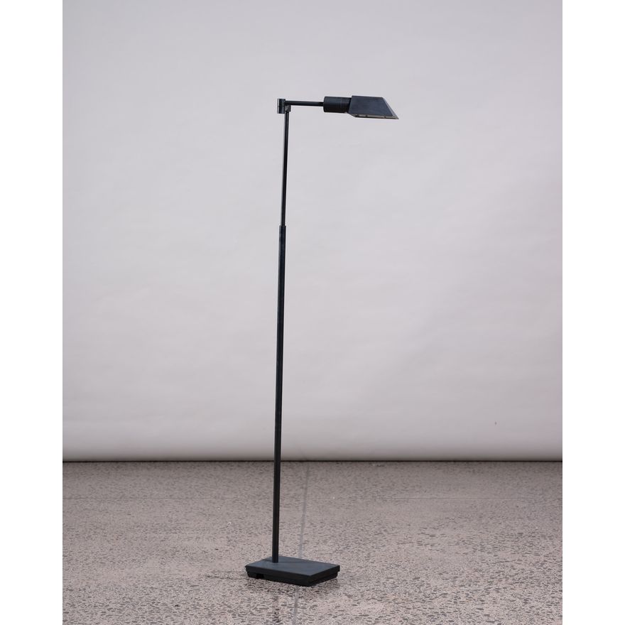 Decorative pedestal lamp