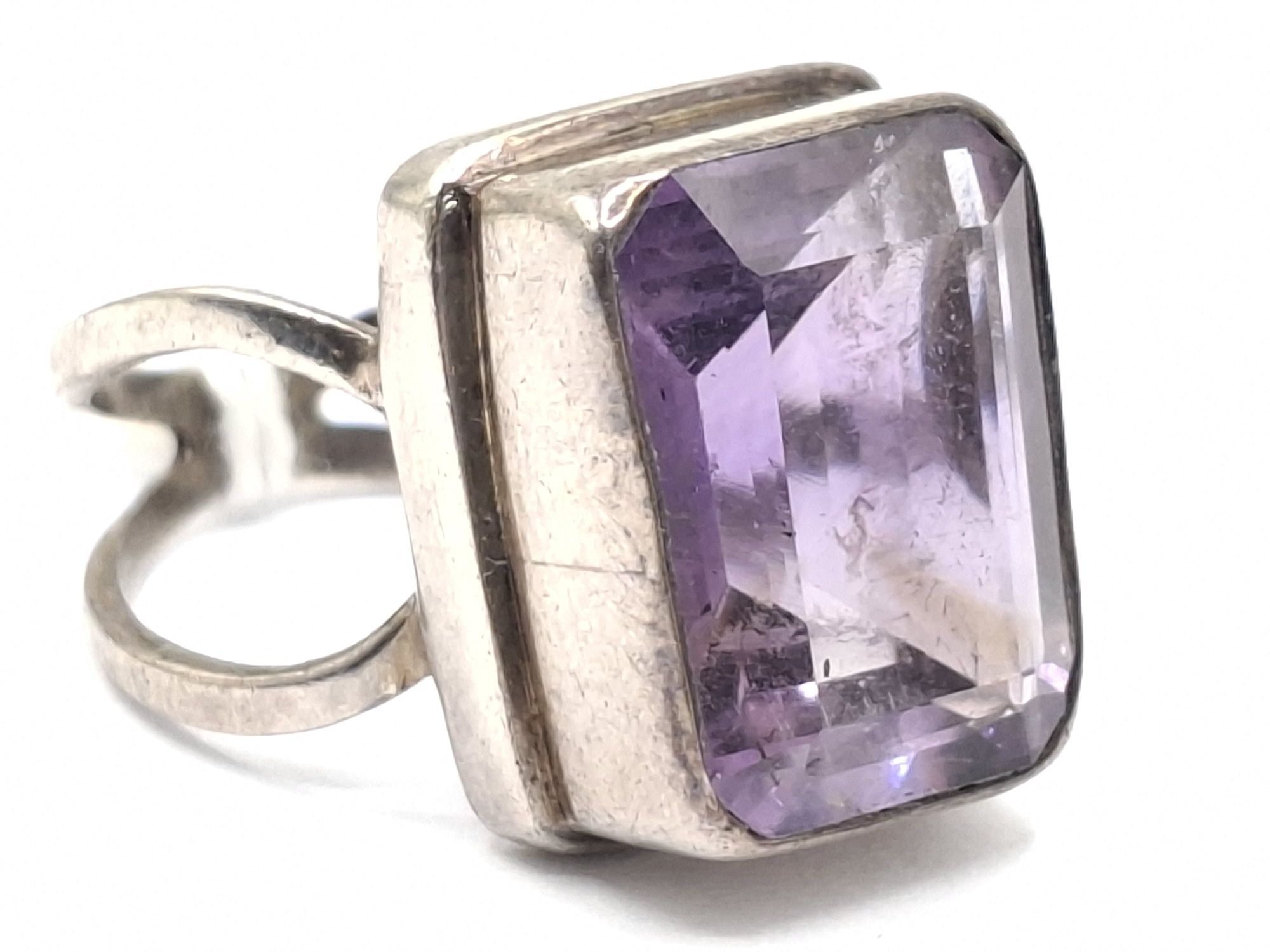 1008 · STERLING SILVER AMETHYST RING