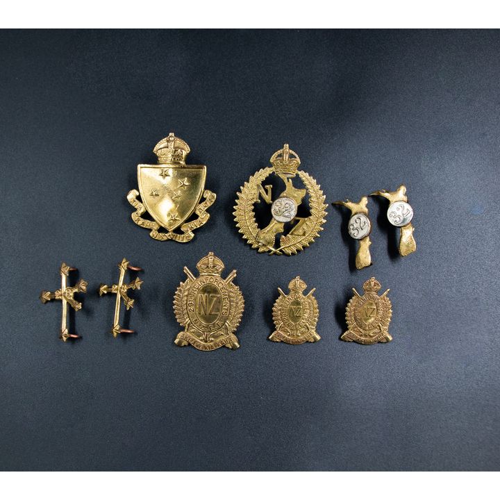 REINFORCEMENTS CAP/ COLLAR BADGES