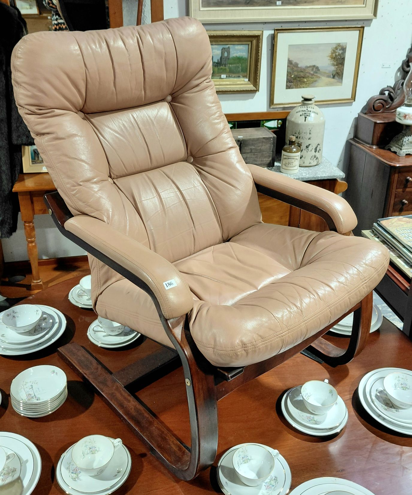 186 · MID-CENTURY CHAIR