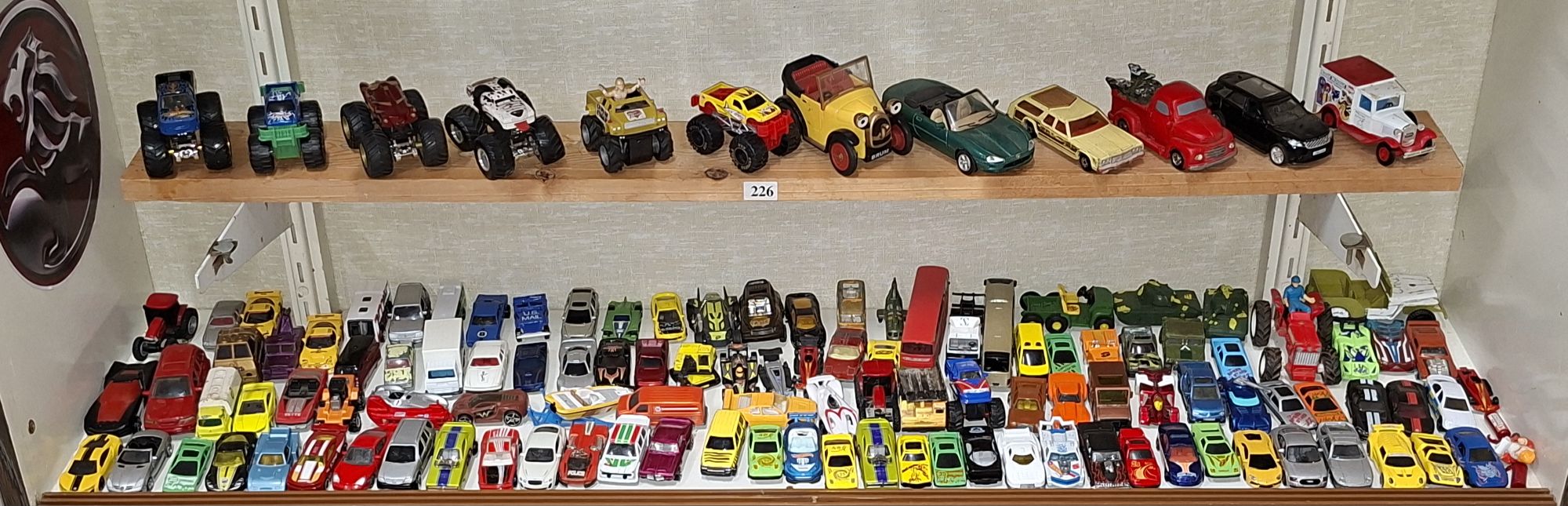 226 · DIE CAST CARS ETC