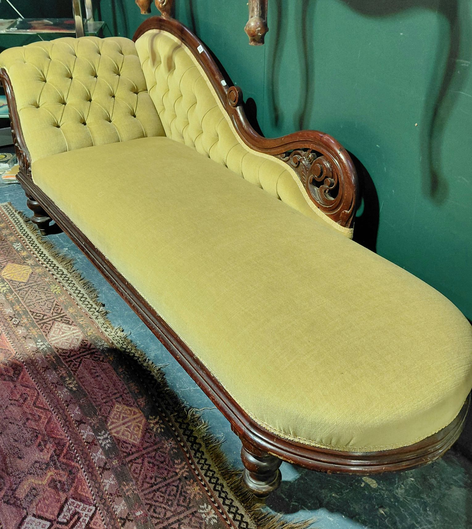 253 · VICTORIAN CHAISE LOUNGE