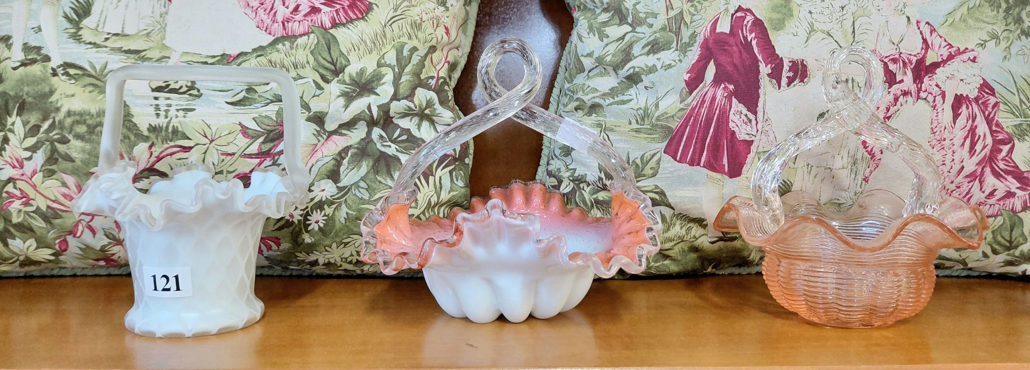 121 · ART GLASS BRIDES BASKET TRIO