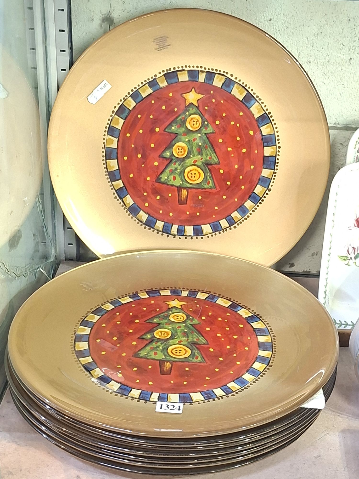 1324 · LARGE XMAS DINNER PLATES