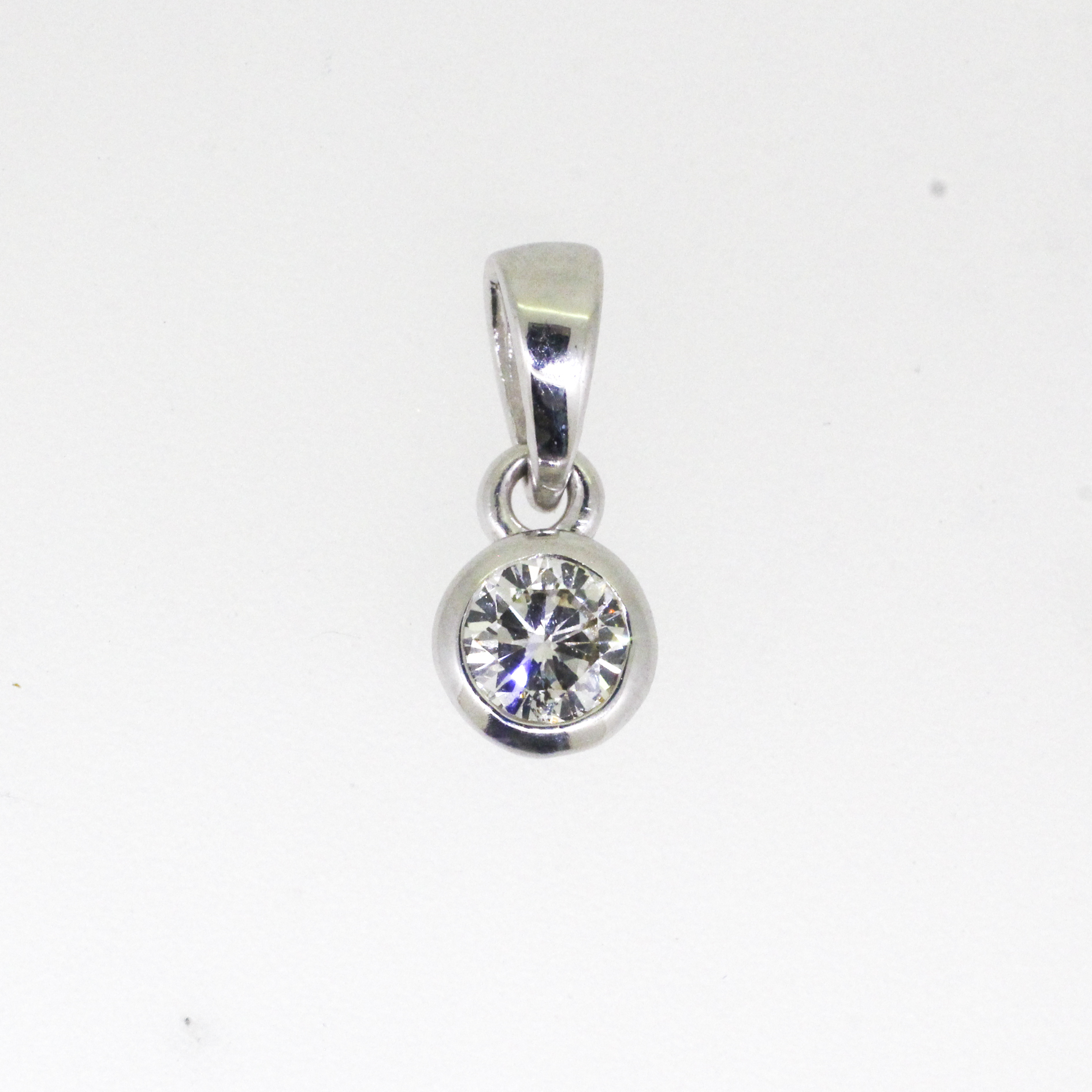 393. · 0.24ct Diamond Pendant 0.6g
