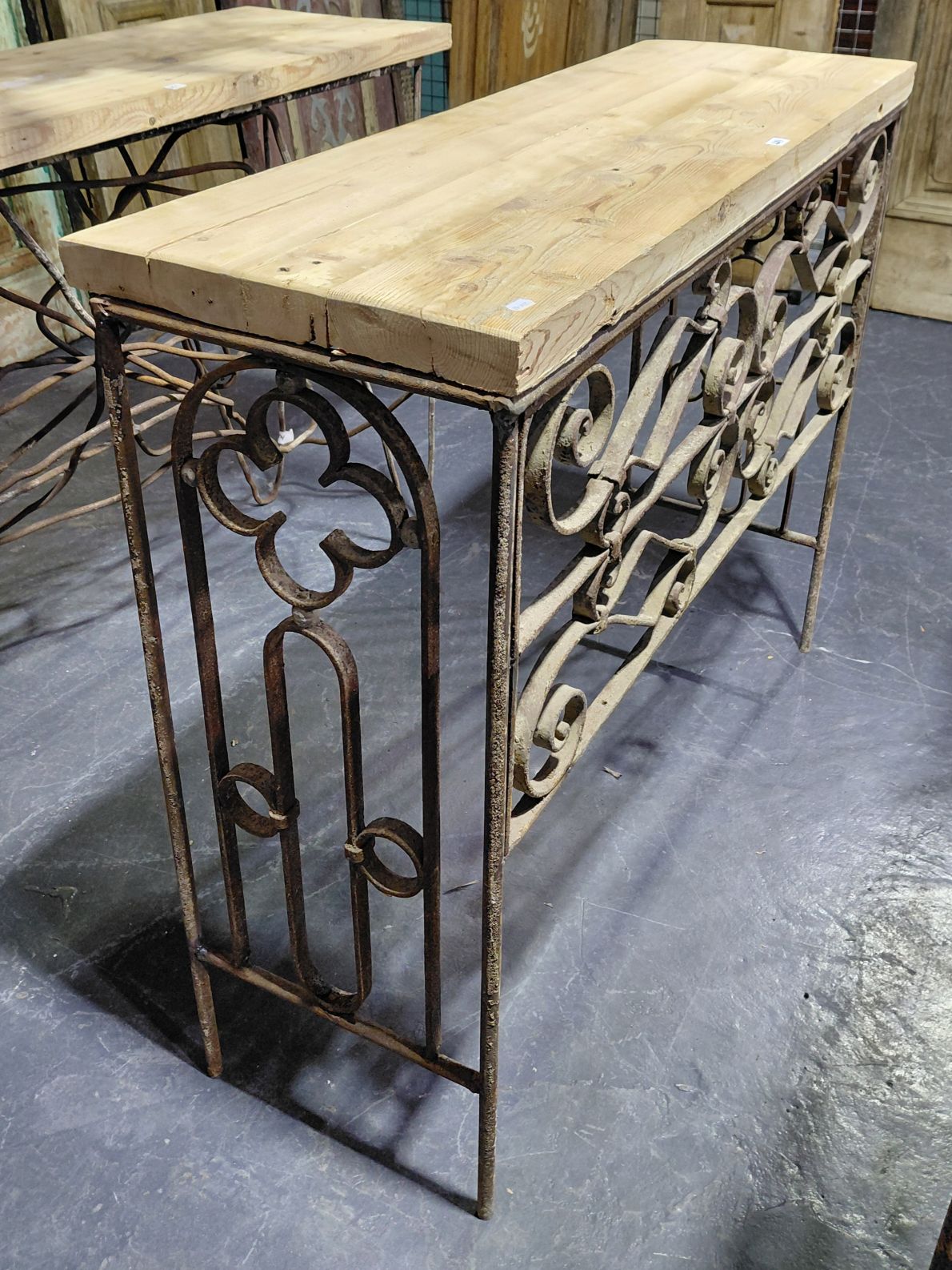 449 · OUTDOOR CONSOLE TABLE