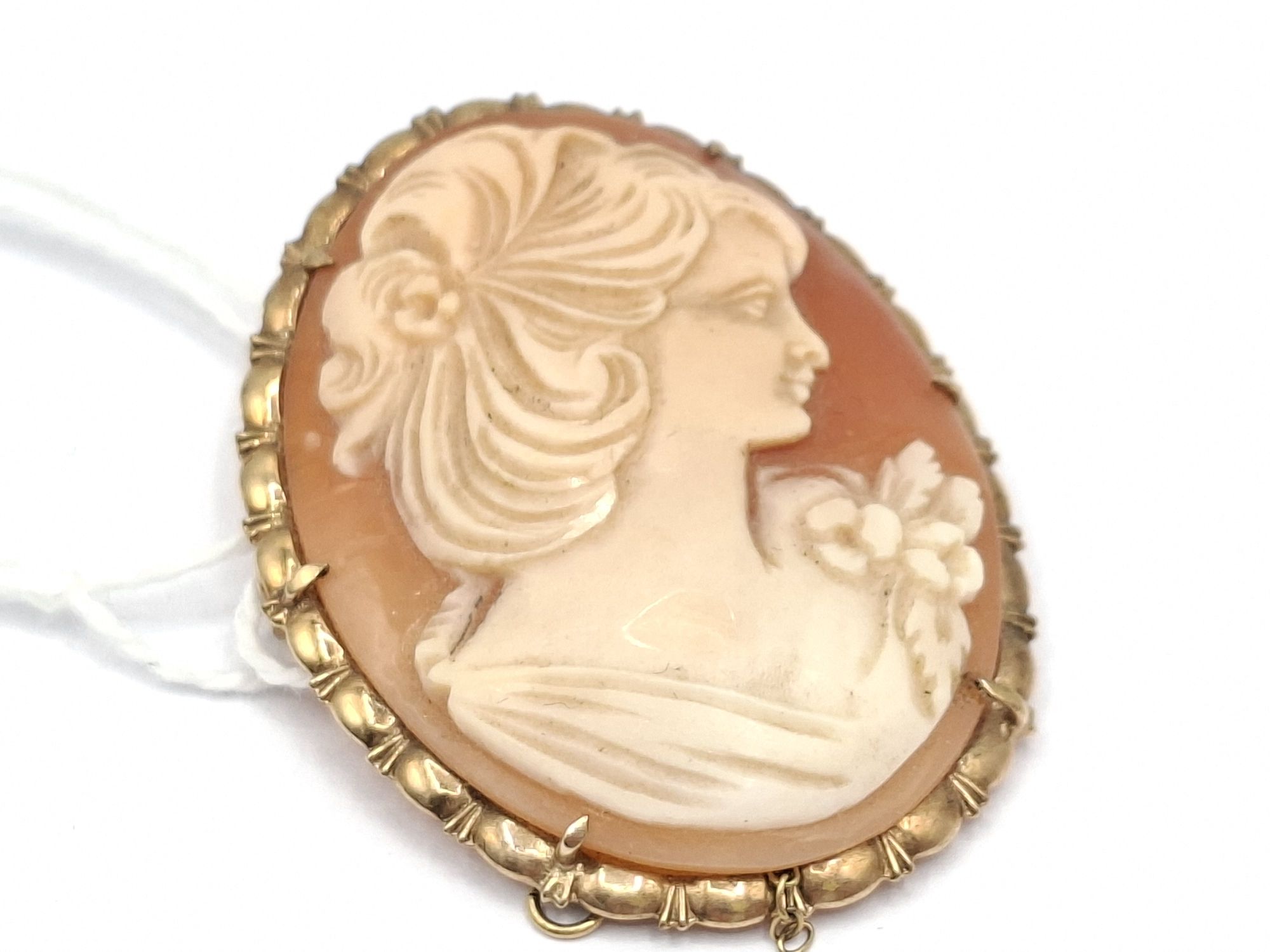 1147 · 9CT GOLD CAMEO BROOCH