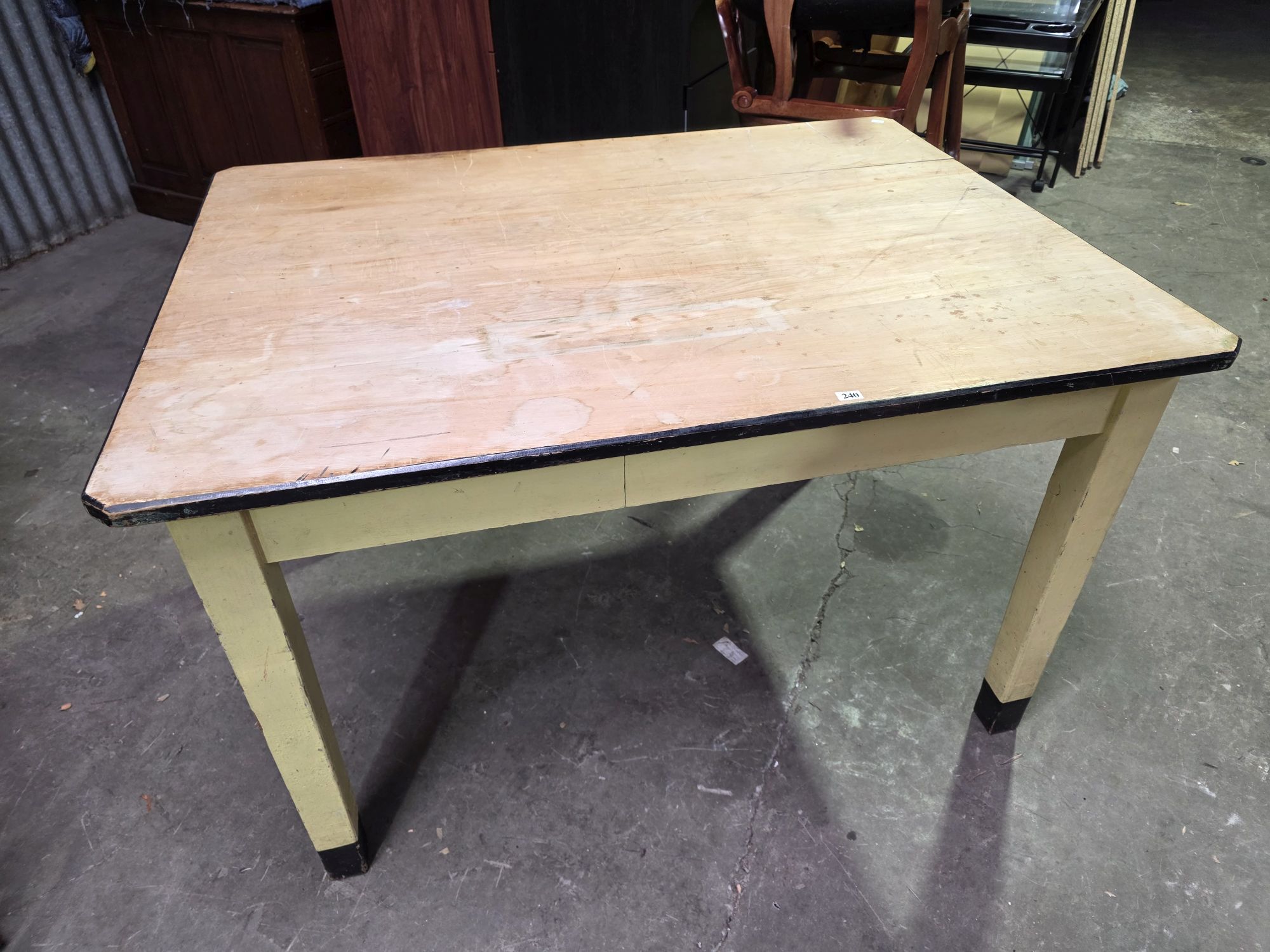 240 · RUSTIC TABLE