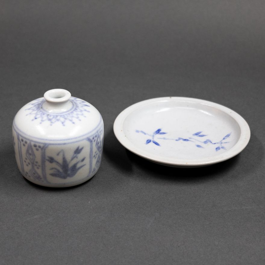 Graeme Storm - Small blue and white jar, with matching pin dish