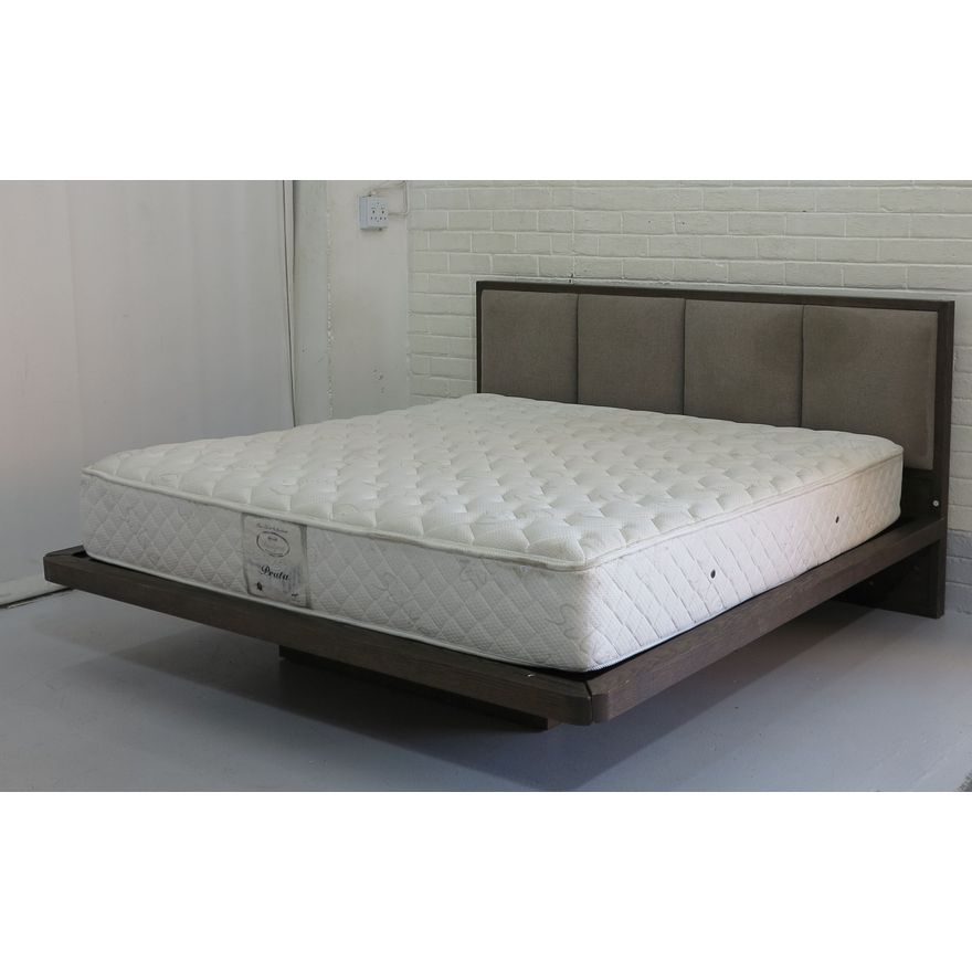 OAK KINGSIZE BEDSTEAD AND MATTRESS