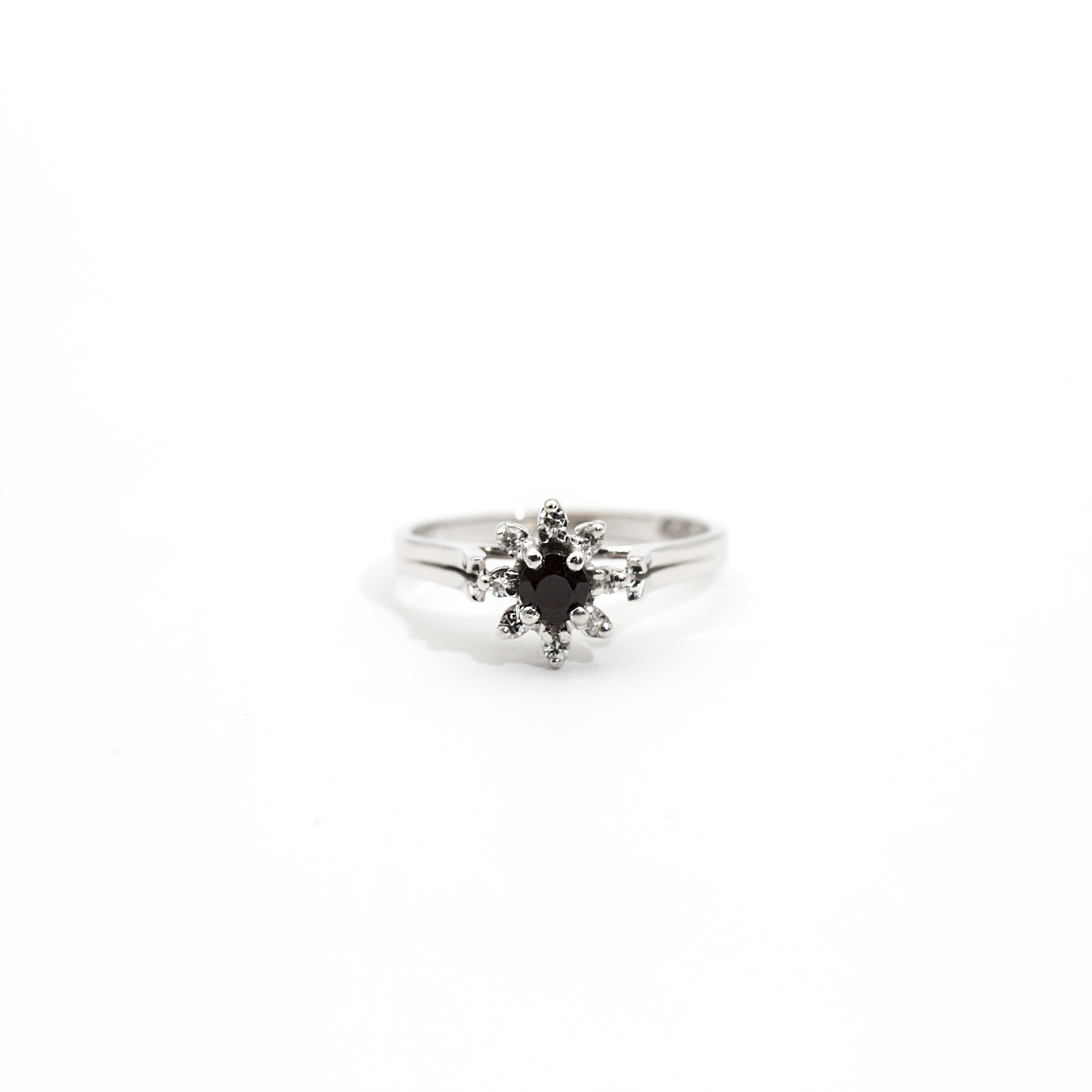 488. · 9ct & 14ct Gold Sapphire & Diamond  Ring 2.8g