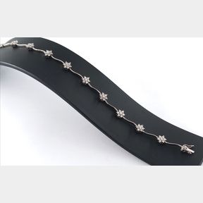 1.300cts Diamonds Colour Ij Clarity Vs/Si 18ct White Gold Flower Bracelet - 51533/27