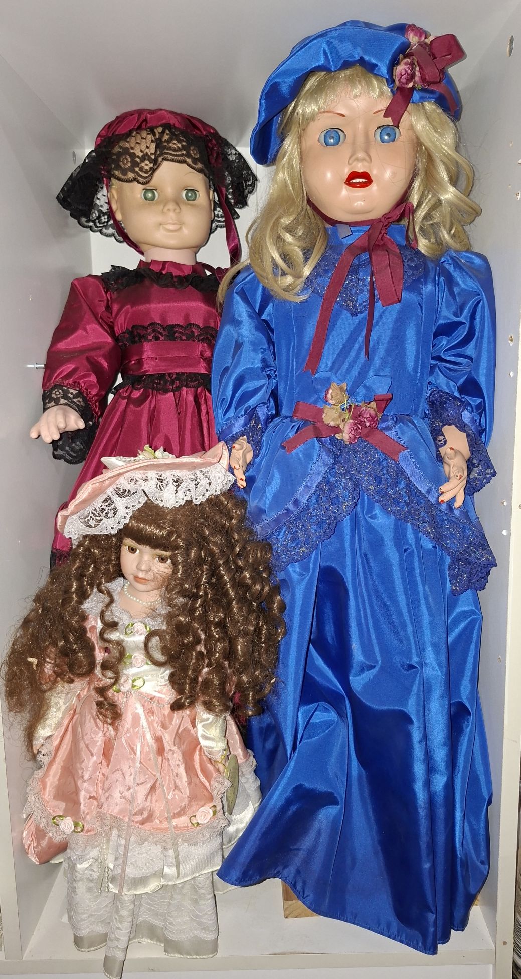 282 · ASSORTED DOLLS