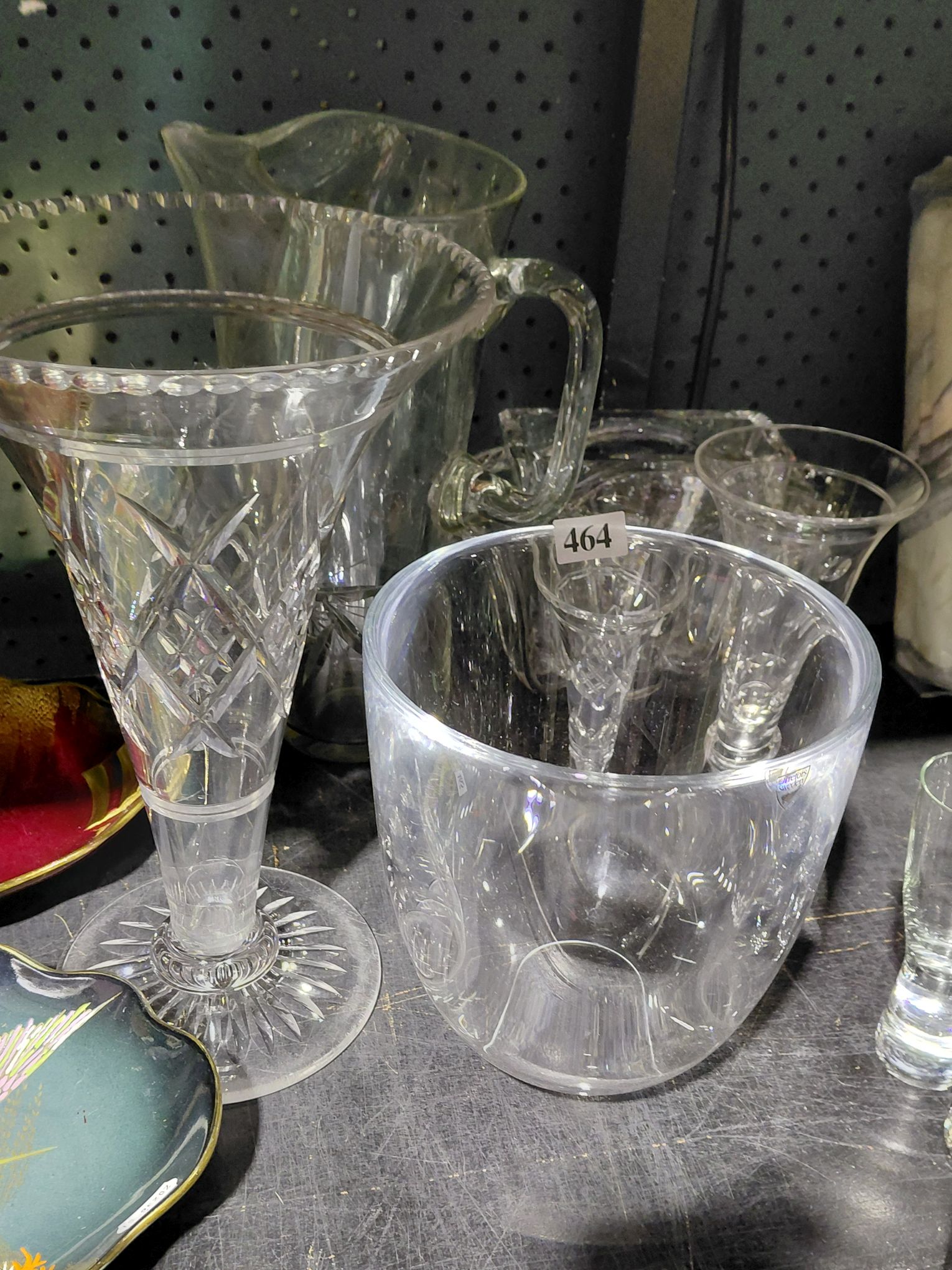 464 · CRYSTAL TABLEWARE AND VASES