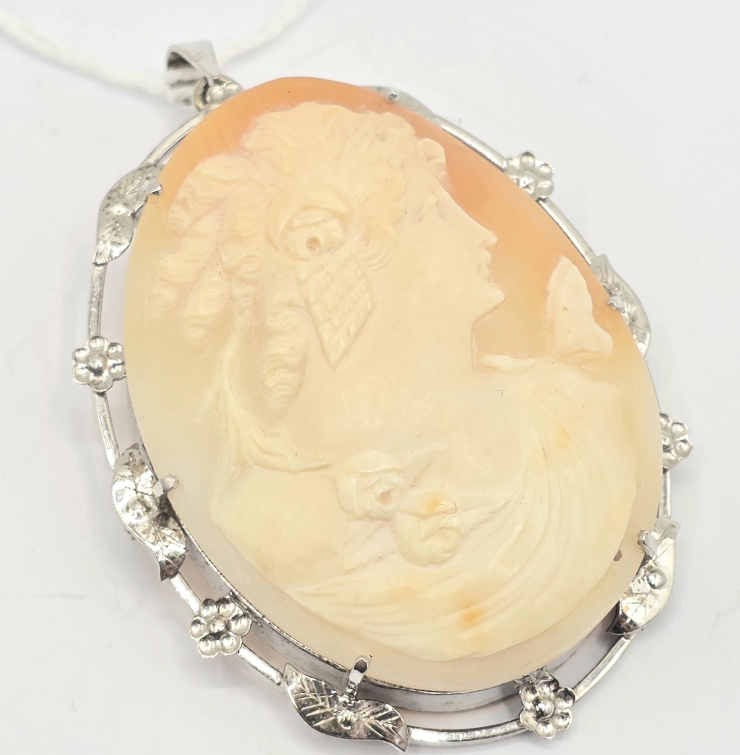 98 · LARGE CARVED SHELL CAMEO BROOCH