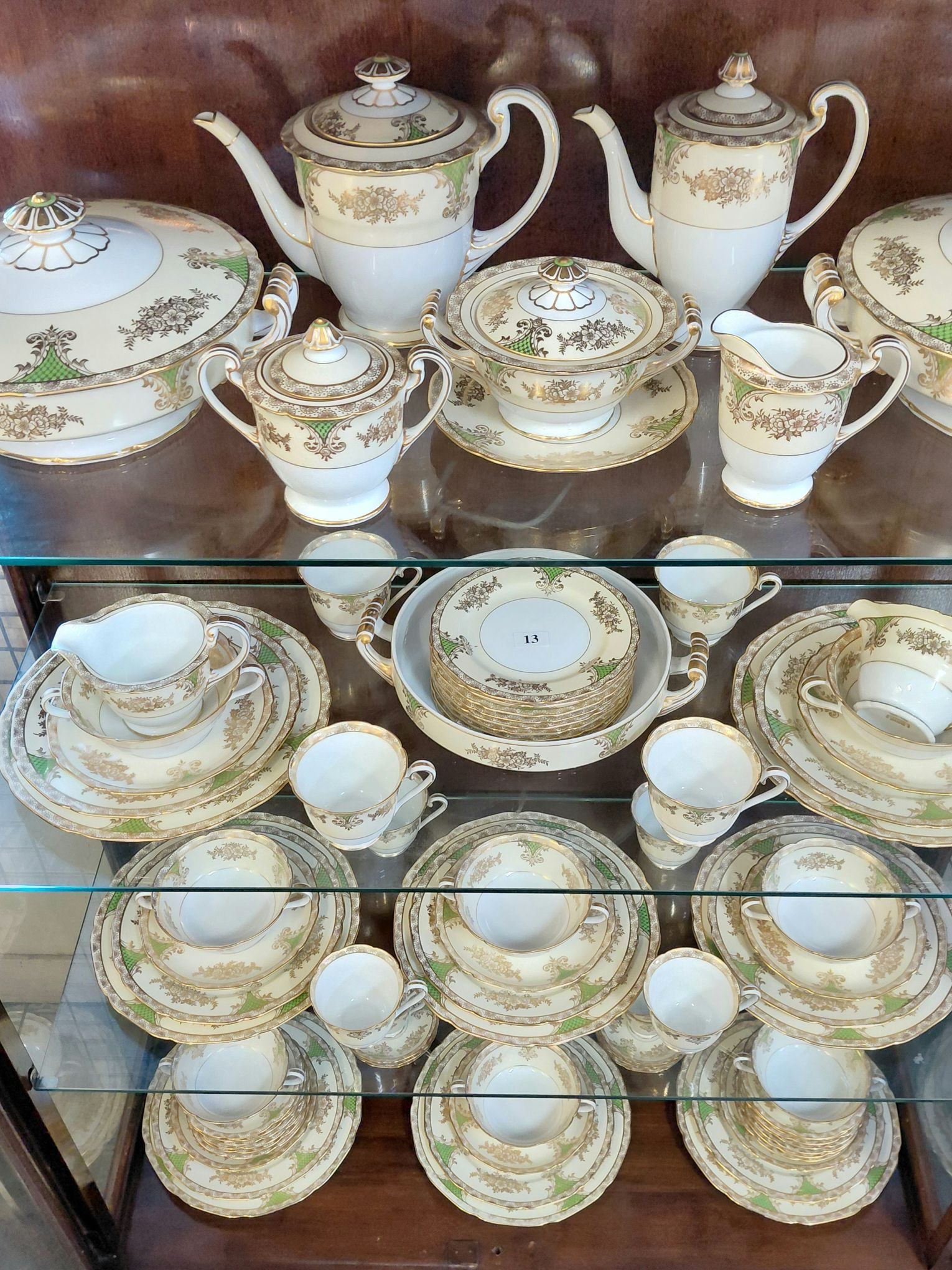 13 · NORITAKE DINNER SET