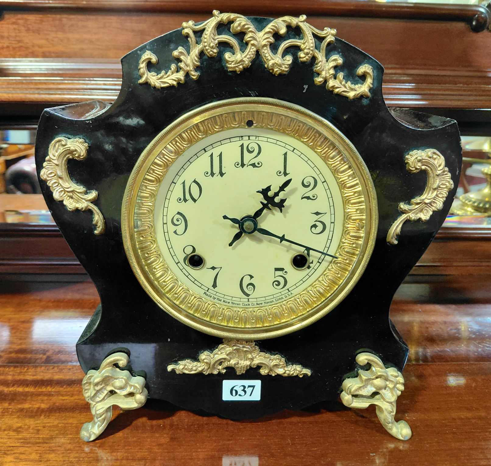 19TH CENTURY NEW HAVEN MANTLE CLOCK