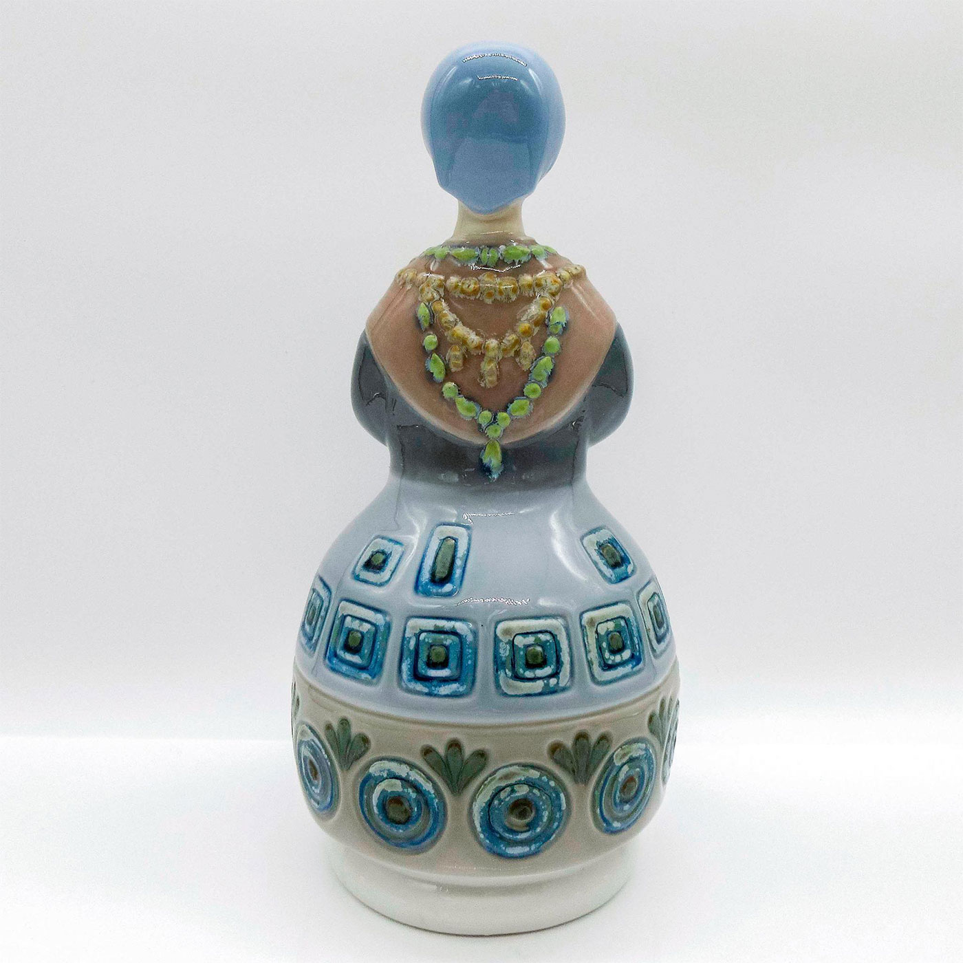 Girl with Traditional Dress and Bowl 1001159 - Lladro Porcelain ...