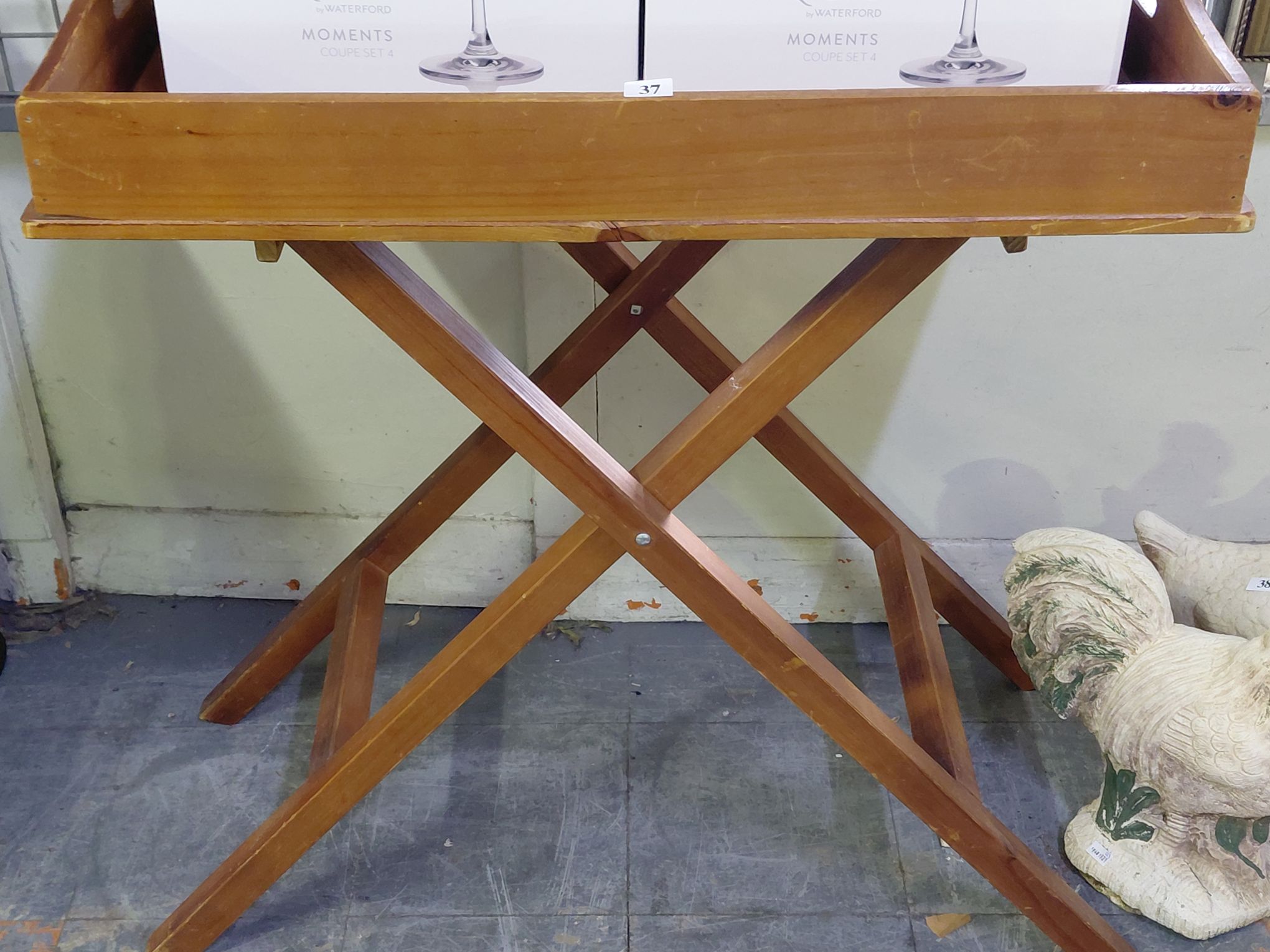 37 · A BUTLERS TRAY