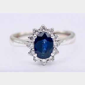 ORIGINAL BROWNS PRINCESS DIANA SAPPHIRE AND DIAMOND RING SET IN 18CT WHITE GOLD.4.4G RING SIZE M