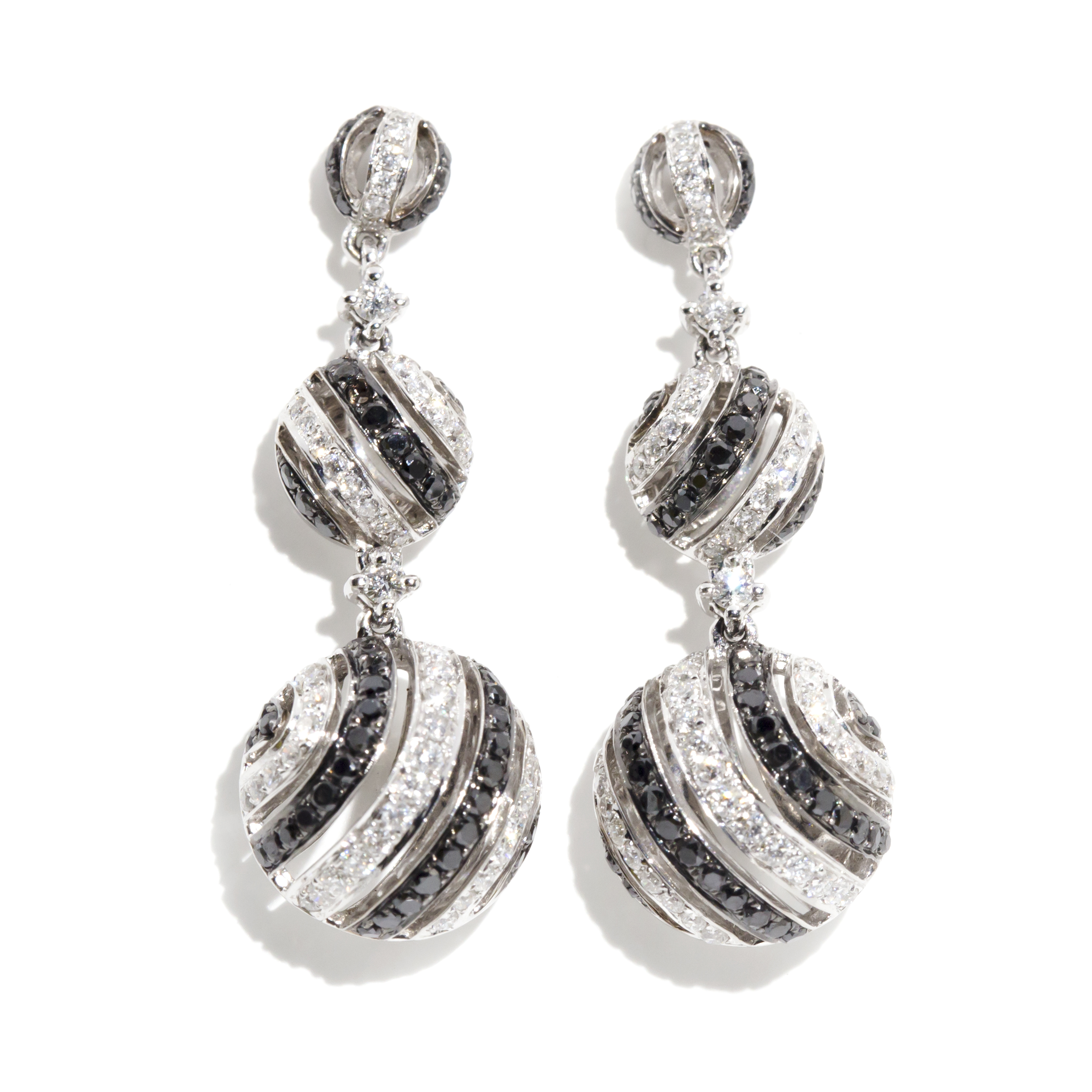 173 · 1.28 Carat White & Black Diamond Drop Earrings