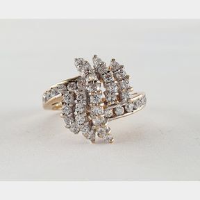 9CT YELLOW GOLD RING WITH CUBICS - 51929/3761