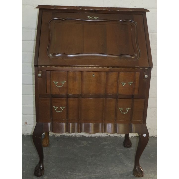 FALL-FRONT BUREAU,
