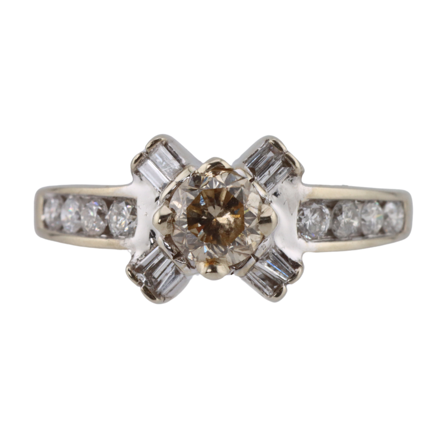 Anillo Casual con diamante champagne