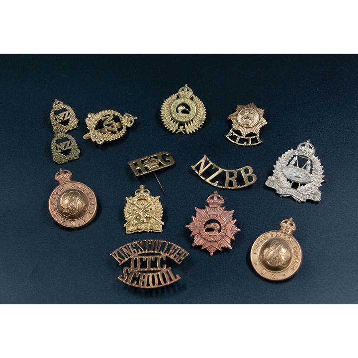 FIJI DEFENCE FORCE BADGES & SERVICE BADGES