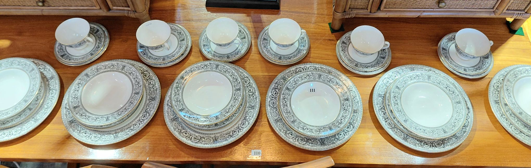 ROYAL DOULTON DINNER SET