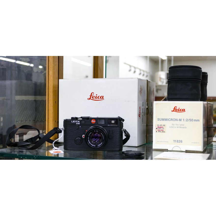 Leica M6 Black Camera Body with Summicron-M