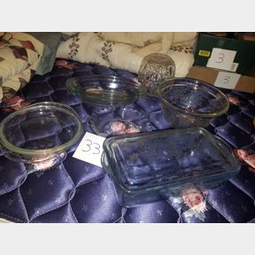 Small Pyrex pie plate/Vintage glass Refrigerator container