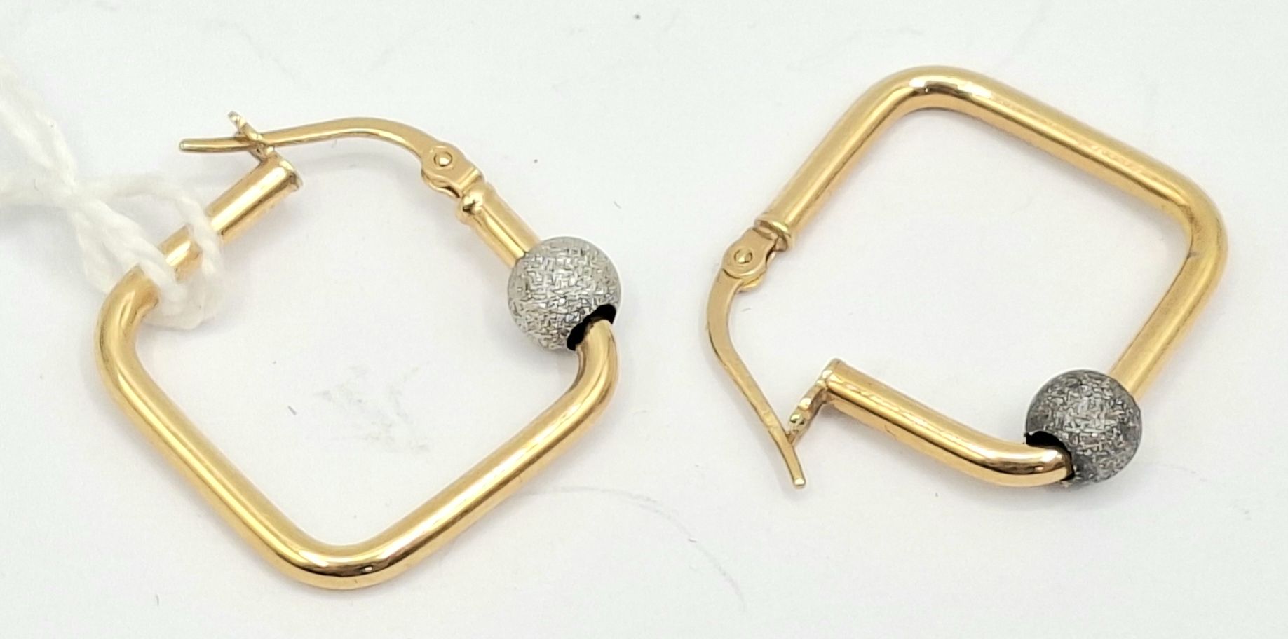 1106 · 9CT GOLD EARRINGS
