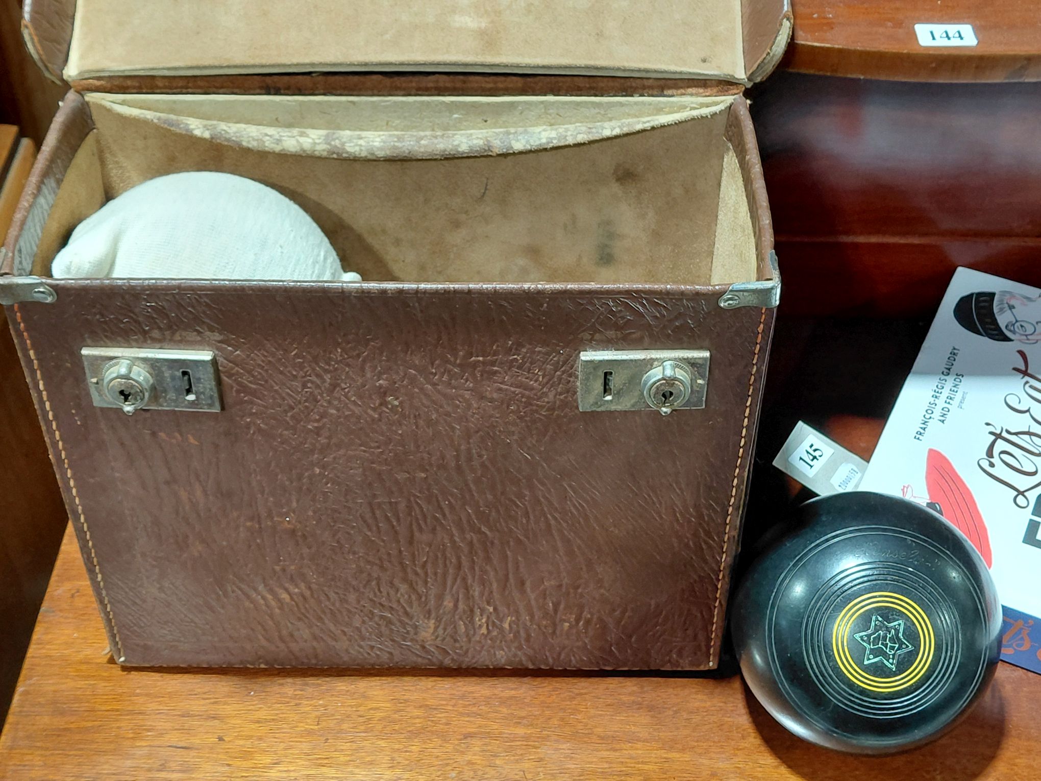 146 · HENSELITE LAWN BOWLS