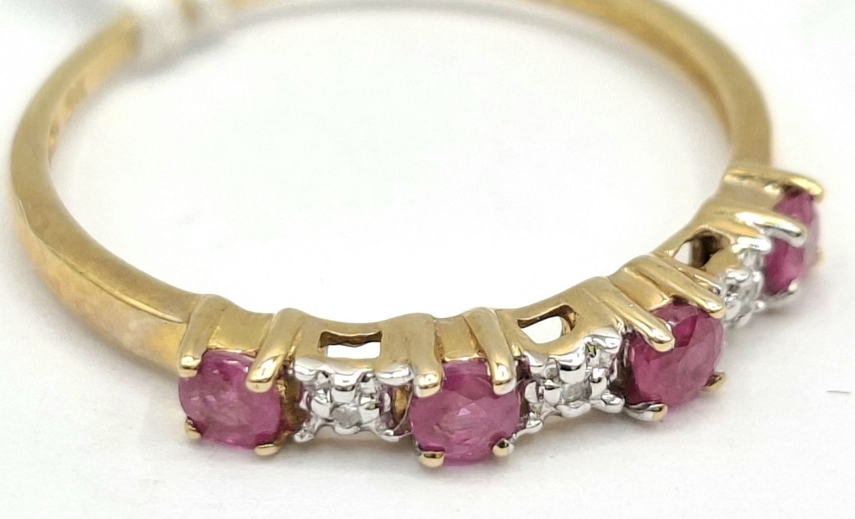 1093 · 9CT GOLD RUBY DIAMOND RING