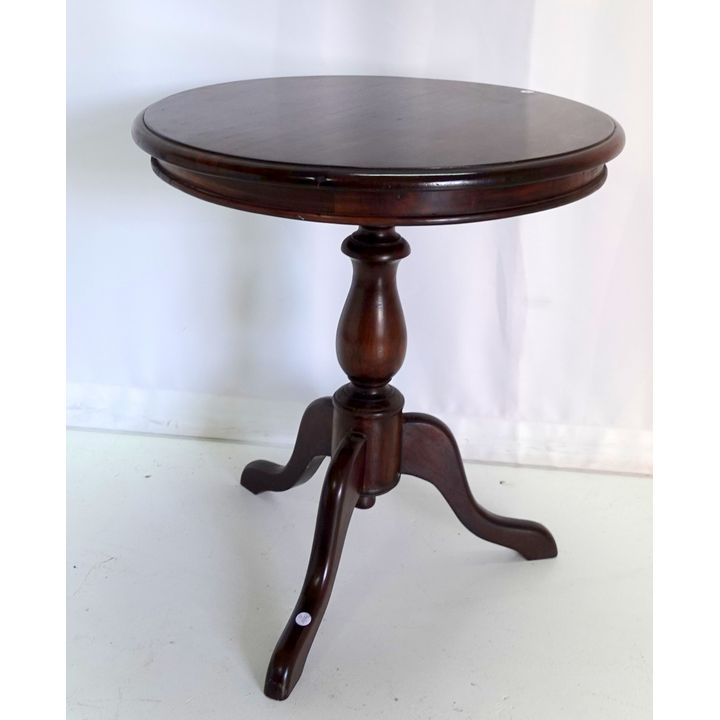 MAHOGANY LAMP TABLE