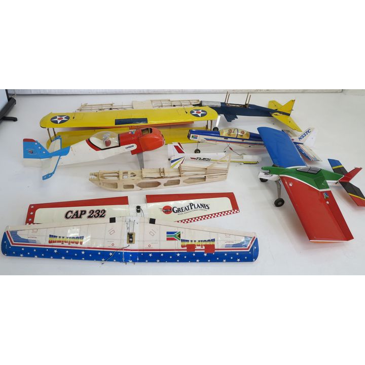 COLLECTION OF MODEL AIRPLANES