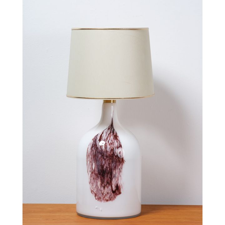 Michael Bang for Holmegaard - Large ‘Symmetrisk’ modern art lamp white blown glass with aubergine inclusions, c. 1984