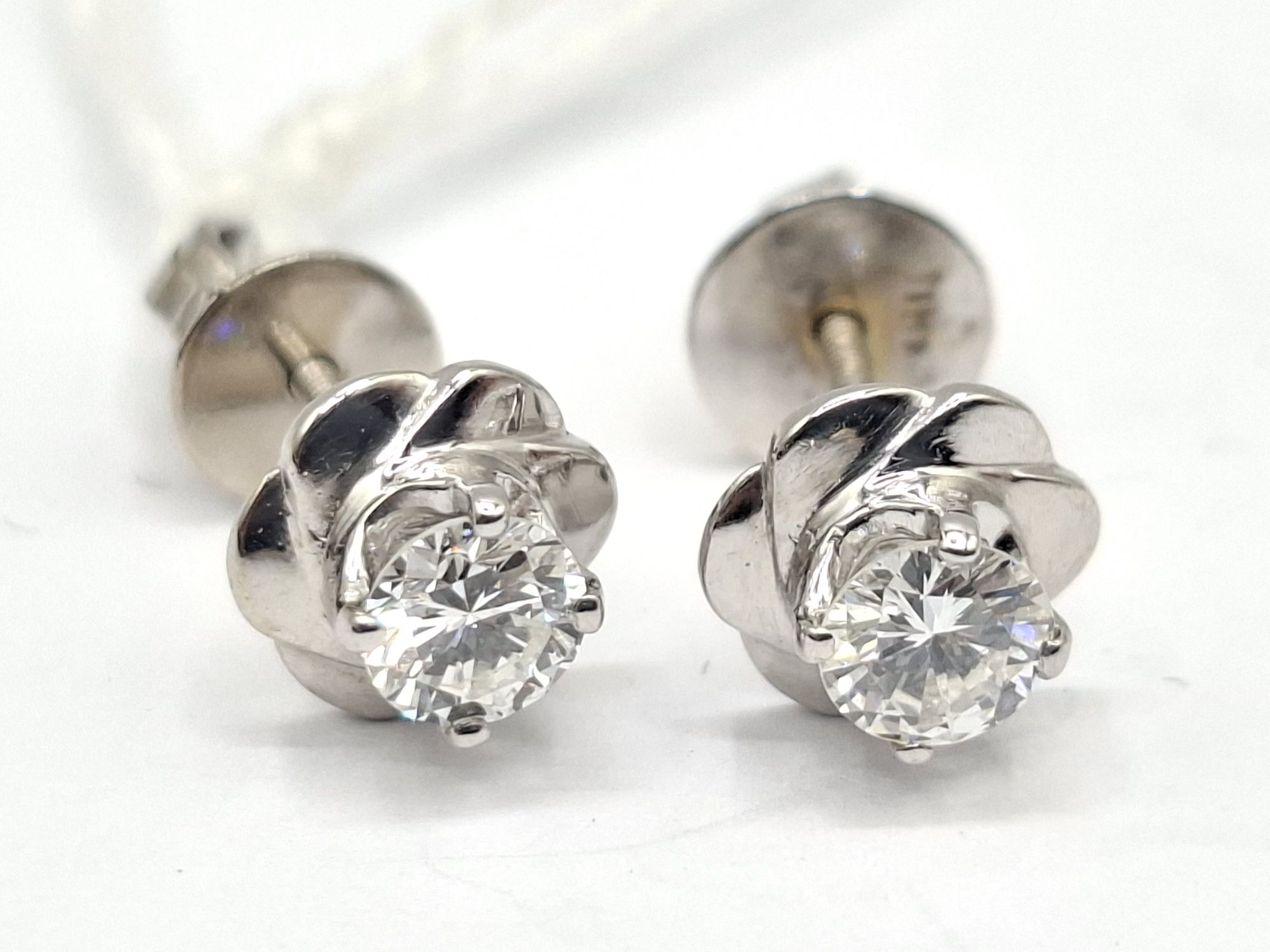1157 · 18CT DIAMOND STUD EARRINGS