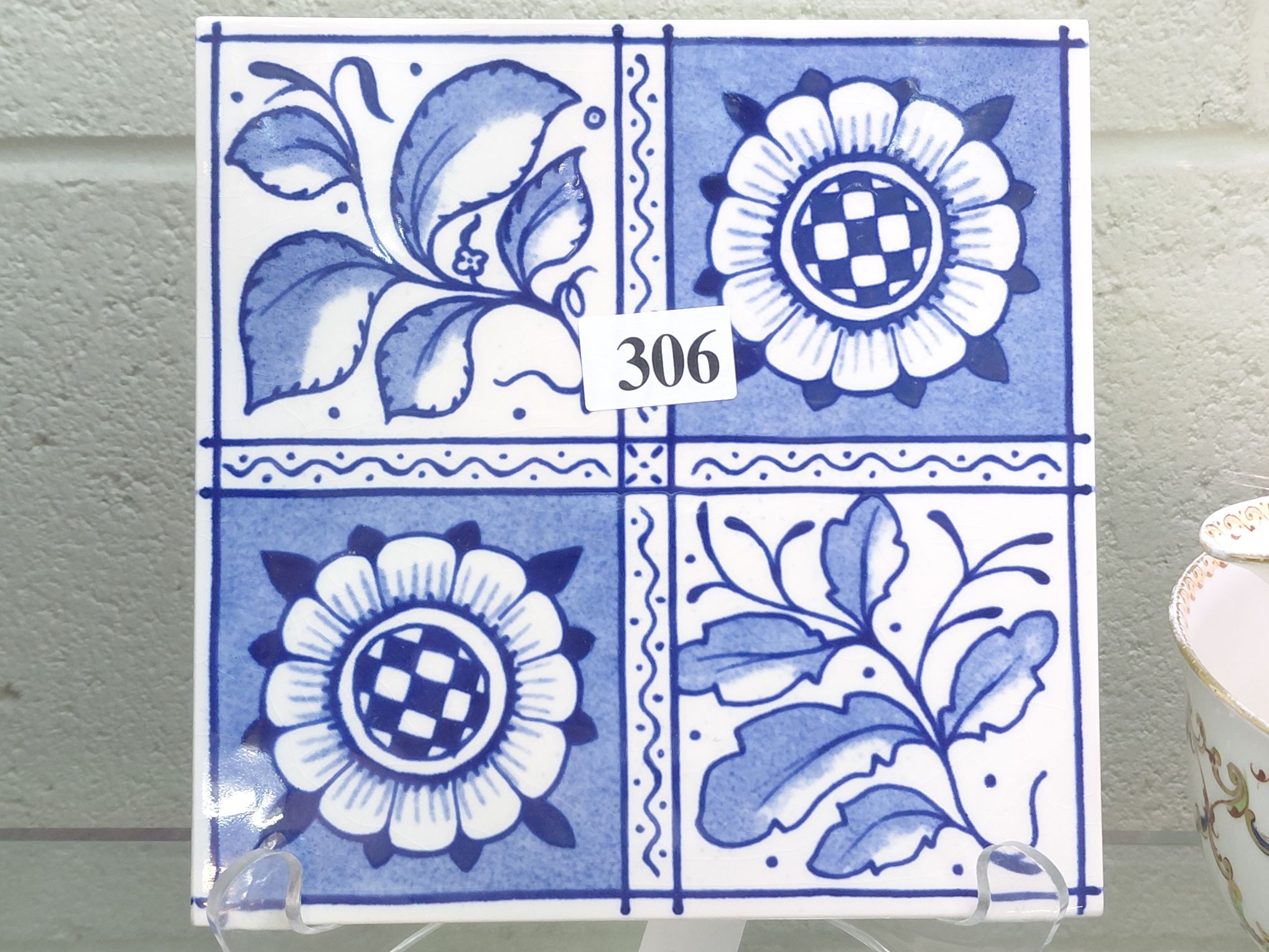 306 · WILLIAM MORRIS TILE TRIVET