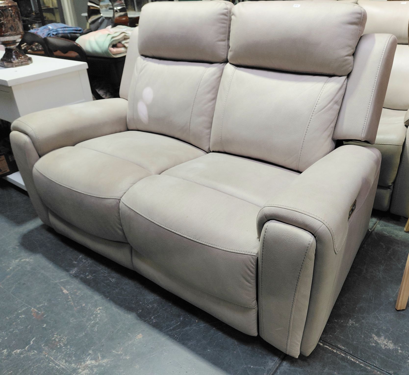 371 · ELECTRIC LEATHER LOUNGE