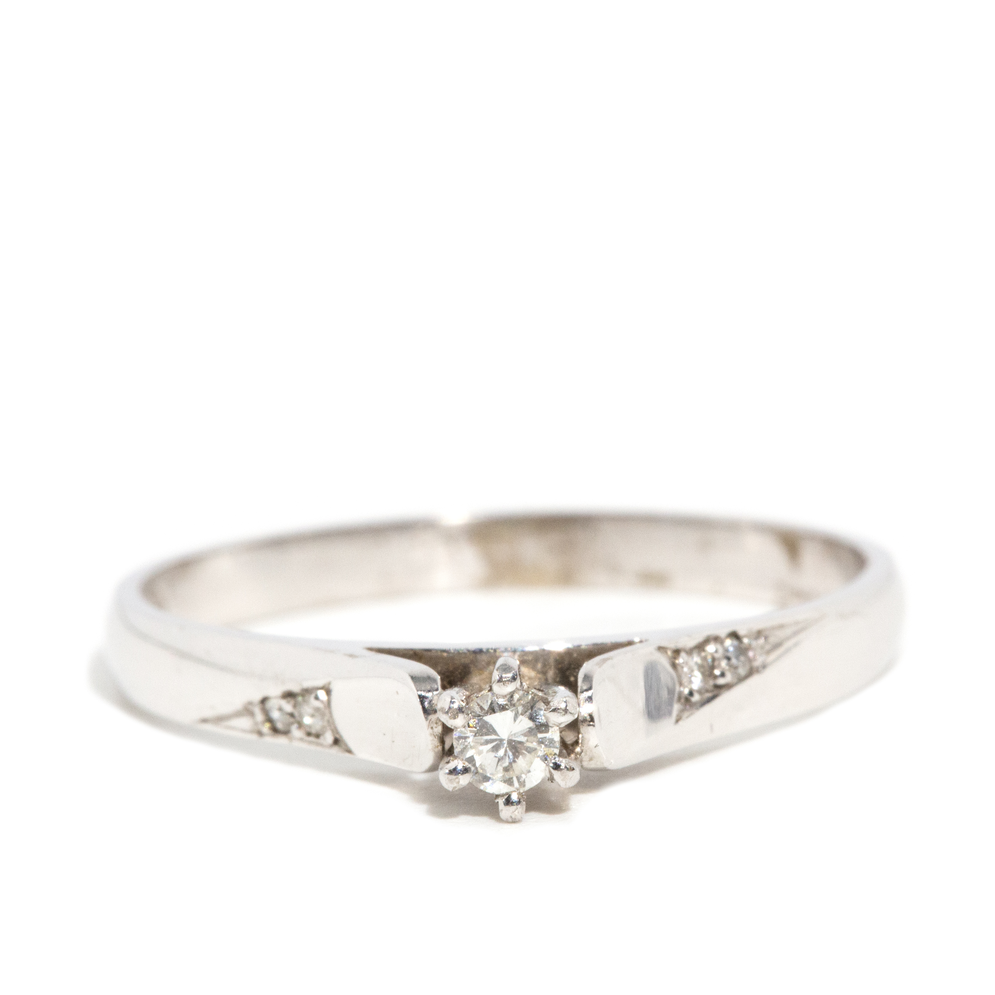 81 · Diamond Engagement Ring 18ct Gold