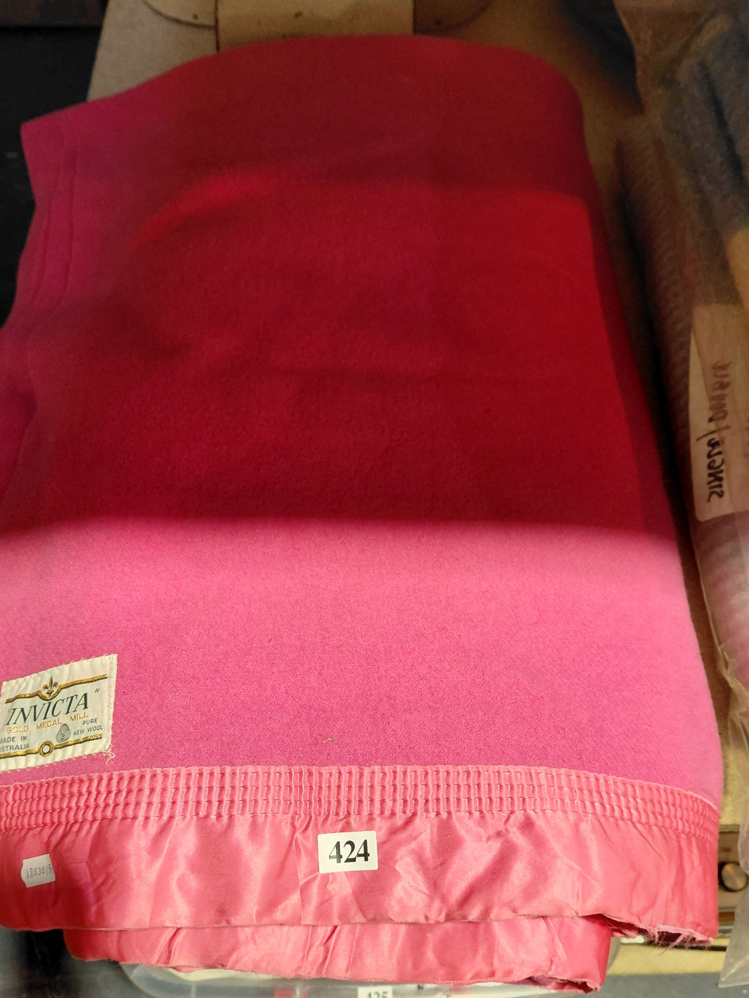 424 · INVICTA WOOL RUG