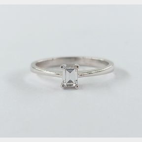 WHITE GOLD RING WITH 0.261CT STEP CUT DIAMOND COLOUR G CLARITY VS2