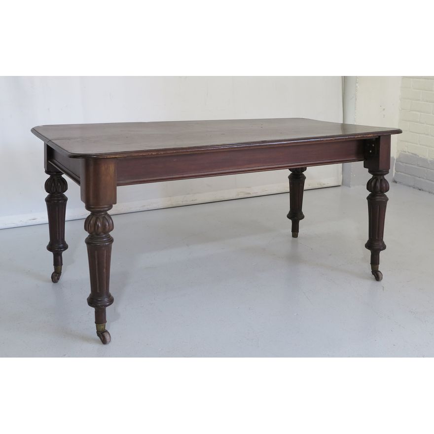 MAHOGANY DINING TABLE missing one castor