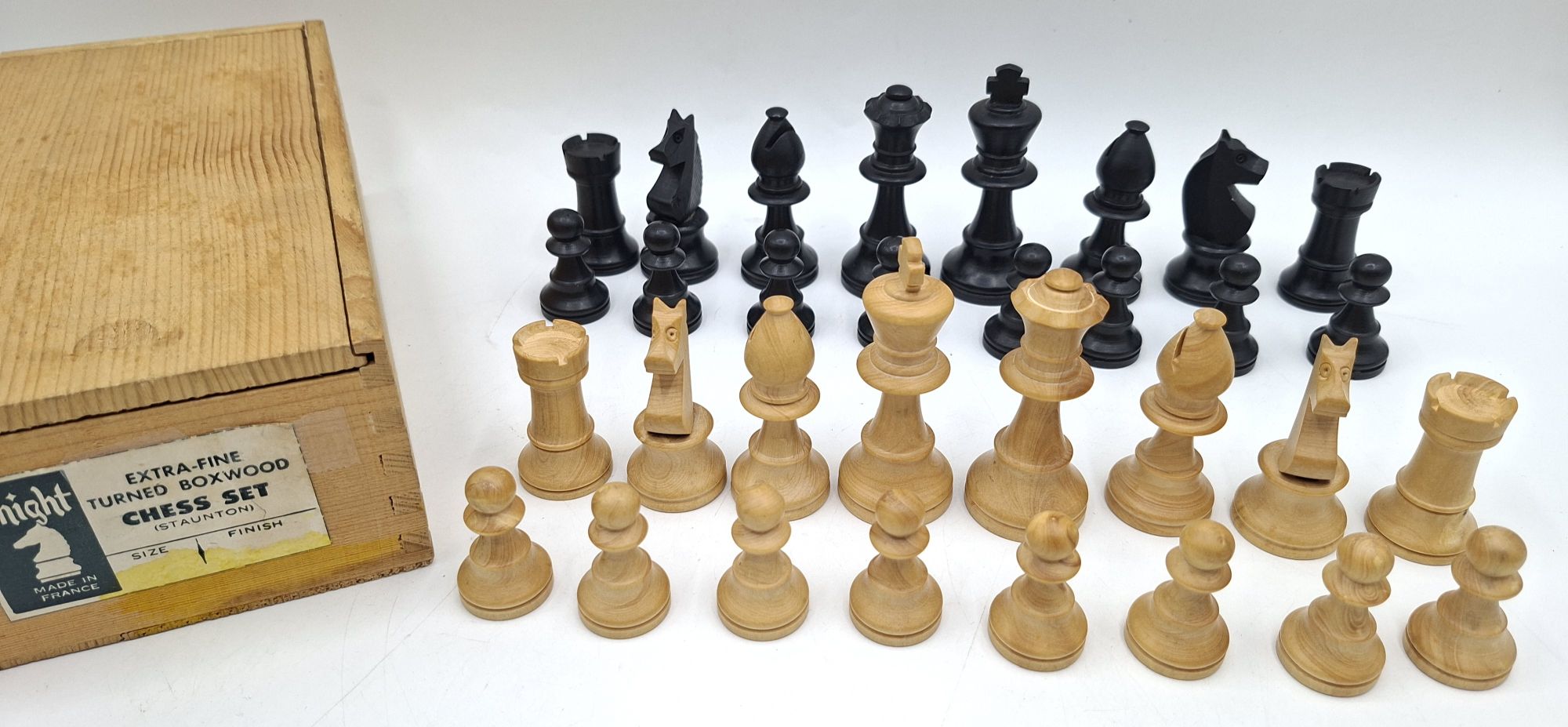 118 · STAUNTON FRENCH CHESS SET