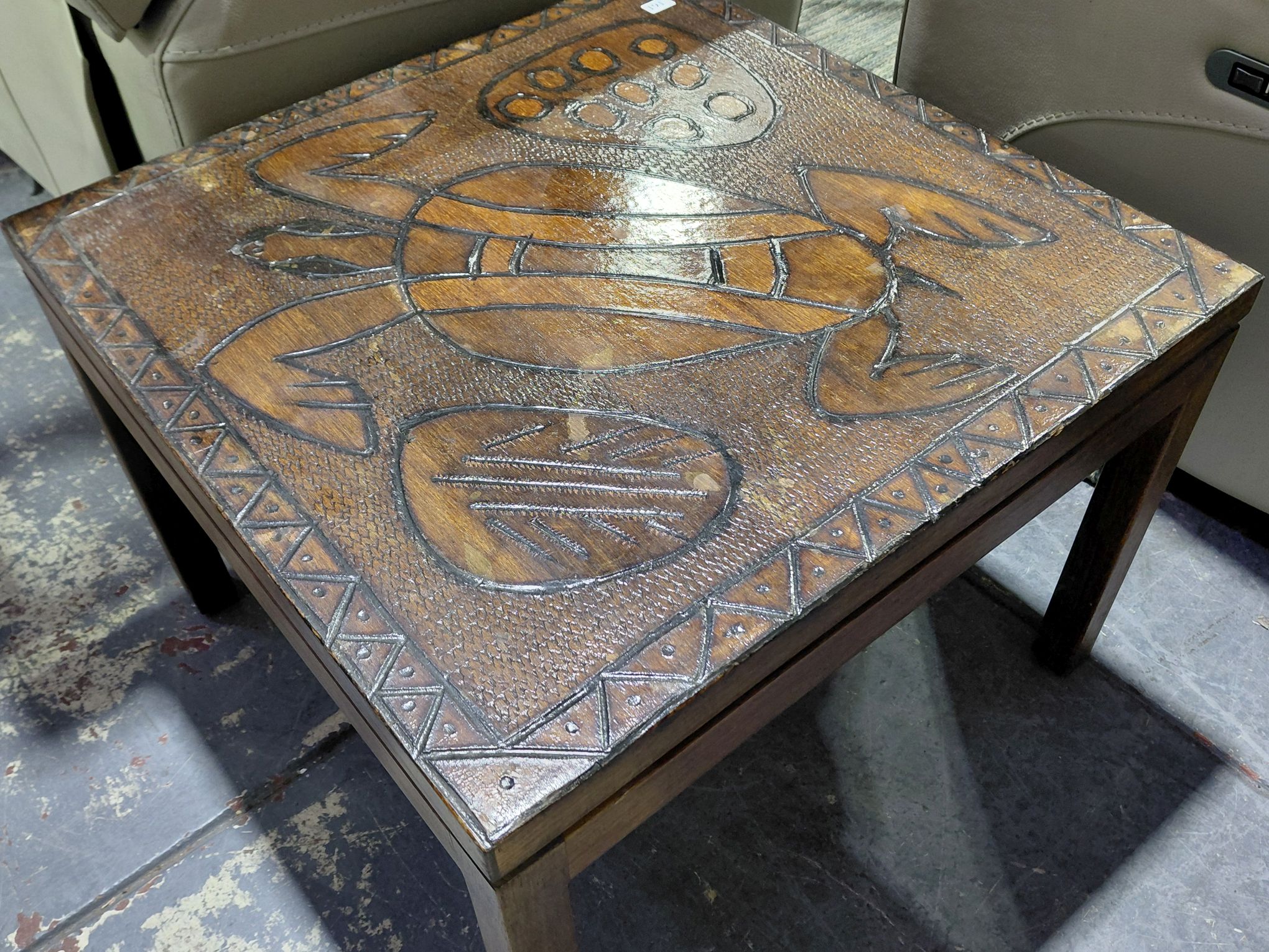191 · CARVED TURTLE OCCASIONAL TABLE