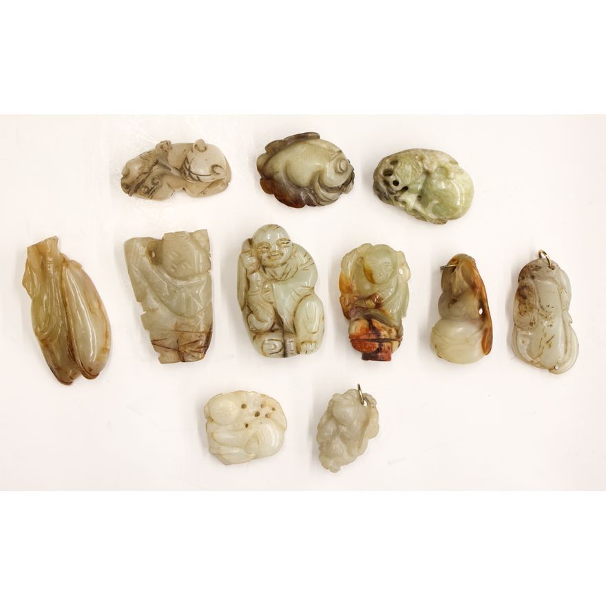 11pc Chinese Jade Pebble Carvings & Pendants